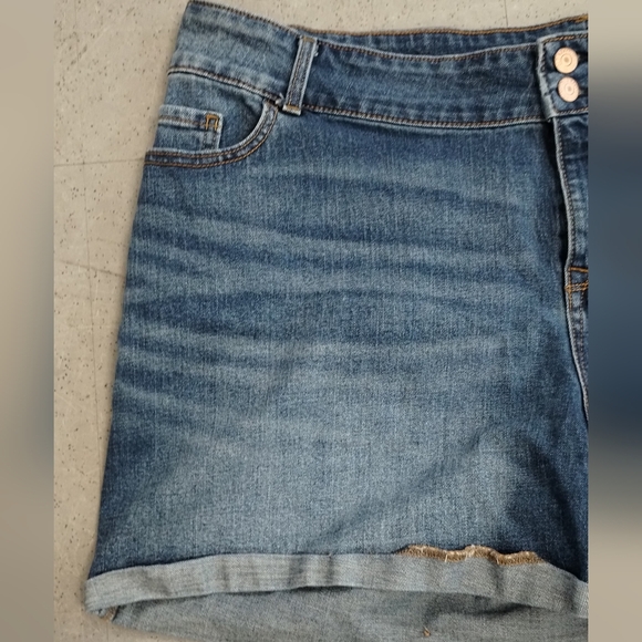 Old Navy Cury Profile Denim Blue Jean Shorts Women Size 22 Plus Regular - Picture 7 of 15